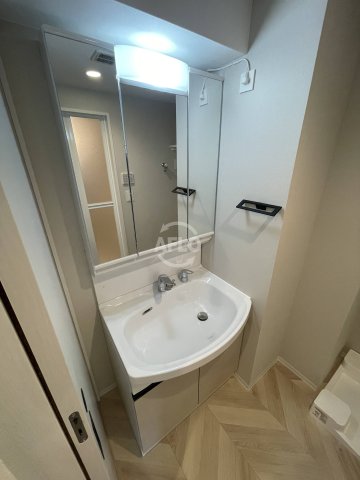 洗面設備　Louis Residence 弁天町　独立洗面台