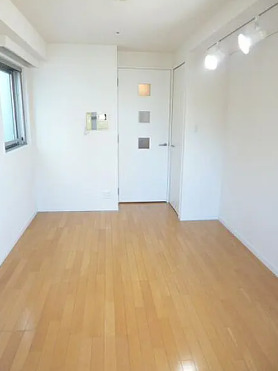 居室・リビング　別部屋の写真を使用しております。