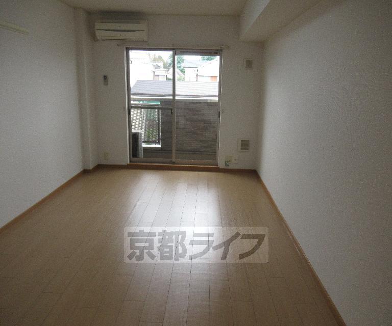 居室・リビング　広々とした部屋です。