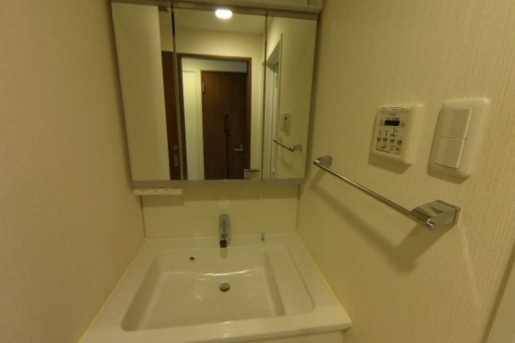 洗面設備　反転部屋参照