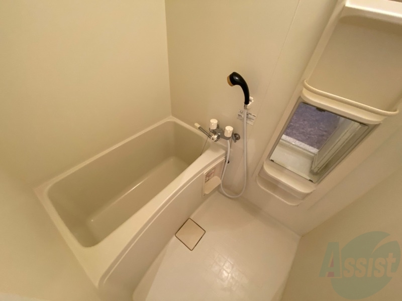 バス・シャワールーム　お風呂になります。一日の疲れを癒してくださいね。