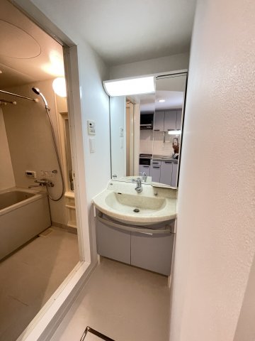 洗面設備　独立洗面台付き！