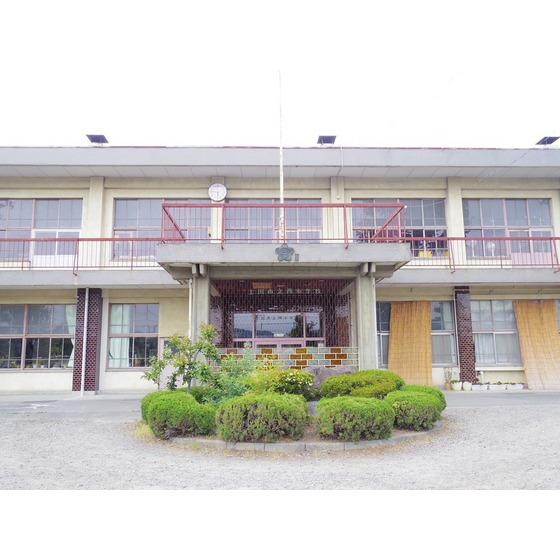 小学校　上田市立西小学校（小学校）まで266m