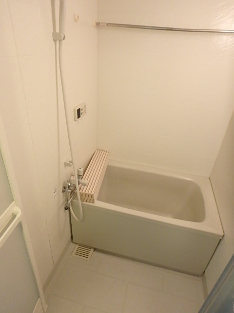 バス・シャワールーム　１日の疲れをバスルームでゆっくりと…。