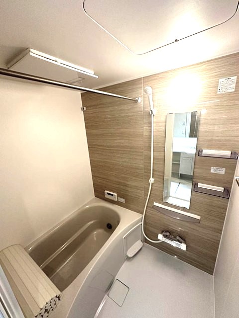 バス・シャワールーム　追い焚き機能・浴室暖房乾燥機付きバスルーム♪雨の日のお洗濯に