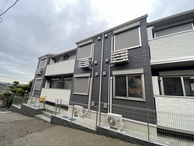 建物外観　ペットOK！ワンちゃん・ネコちゃんと一緒に暮らせる2階建てア