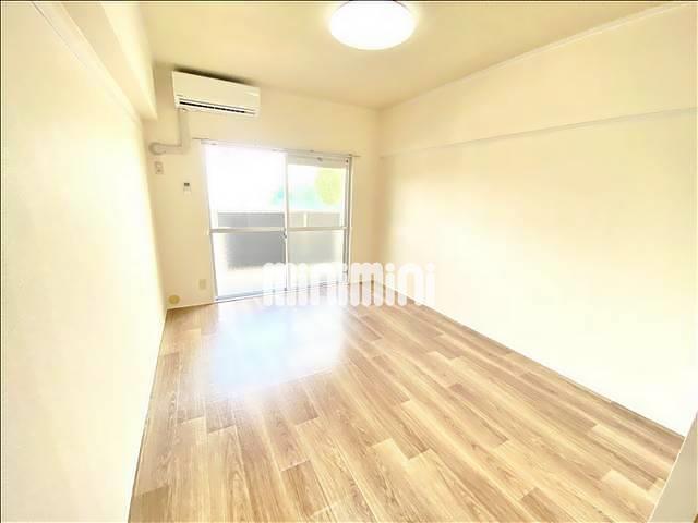 居室・リビング　６帖の洋室