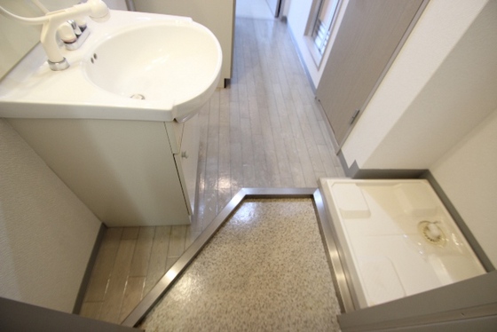 玄関　※別号室の写真です