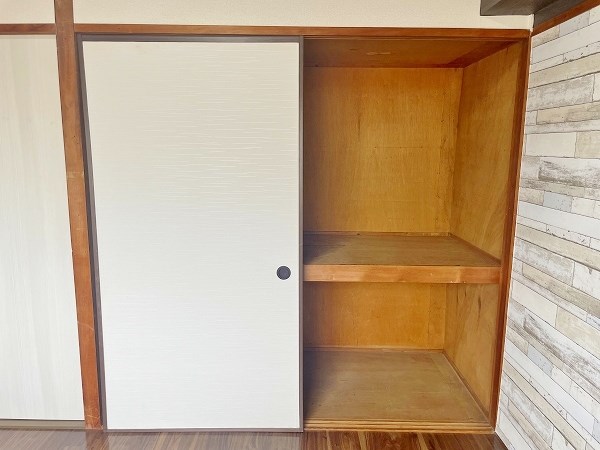 収納　★古臭く感じるかもしれませんがクローゼットより収納力は多いの