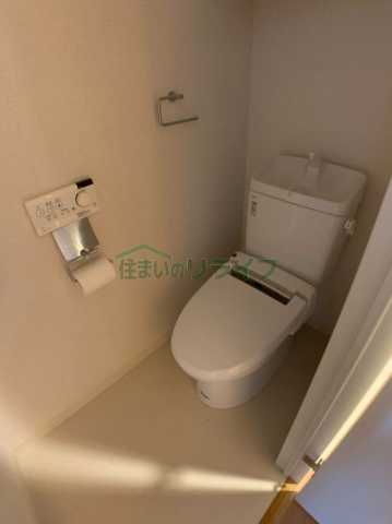 トイレ　別階層の参考写真になります。