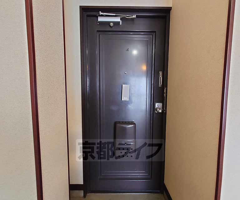 その他設備　清潔感のある玄関ドアです。