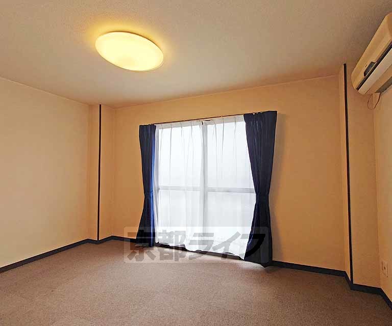 居室・リビング　ゆとりのある室内です。