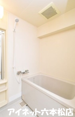 バス・シャワールーム　一日の疲れを癒しましょう。