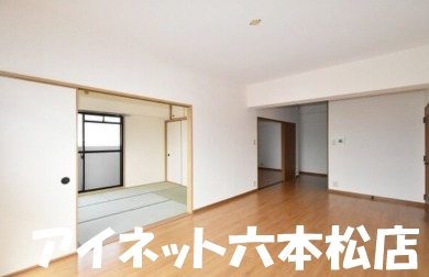 居室・リビング　広々としていいですね。