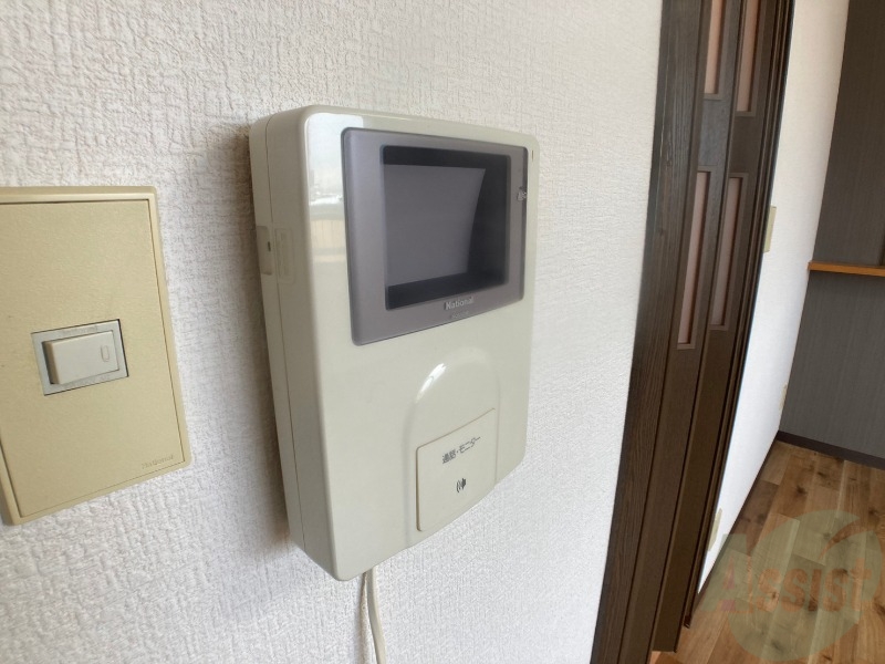 セキュリティ　ＴＶモニター付インターホンです。来客者の顔が見えるので安心！