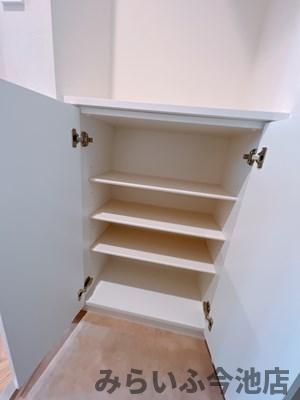 収納　シューズボックス