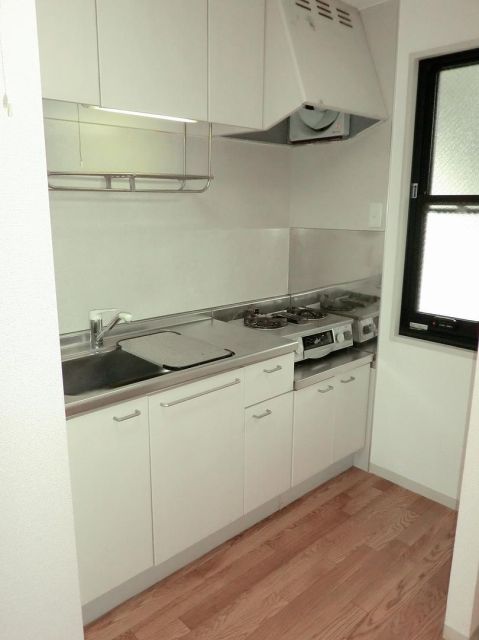 キッチン　窓があり明るいです。