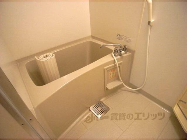 バス・シャワールーム　広めのお風呂でゆったり。