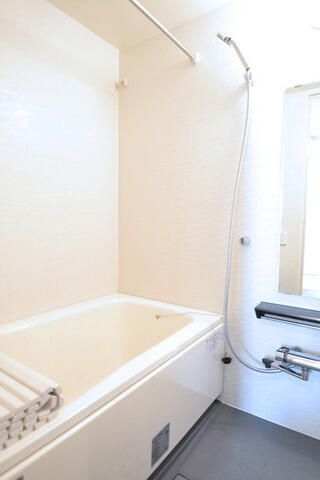 バス・シャワールーム　ゆっくりバスタイムをお楽しみください☆