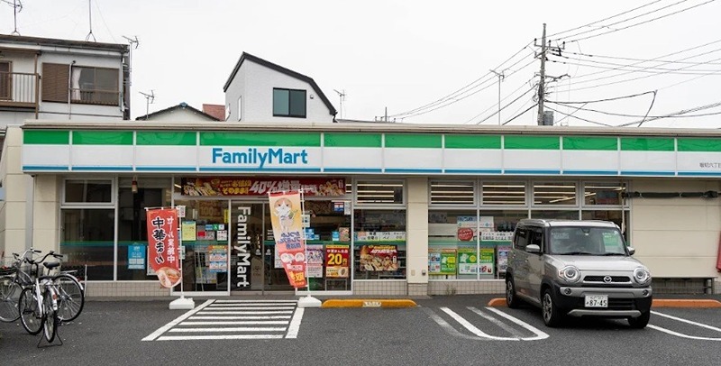 コンビニ　ファミリーマート 堀切六丁目店（コンビニ）まで306m