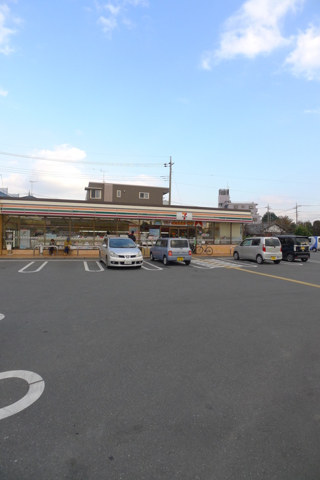 コンビニ　セブンイレブン（コンビニ）まで214m