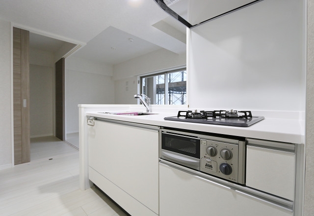 キッチン　２口コンロにグリル付きのシステムキッチン