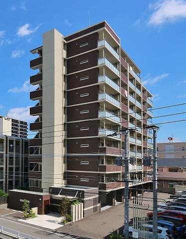 建物外観　最寄り駅徒歩8分の人気マンション