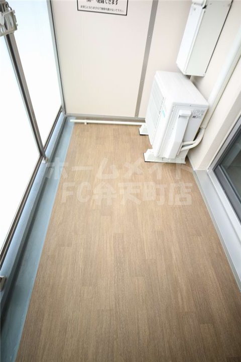 バルコニー　バルコニーからの眺めを楽しみながら食事をしませんか