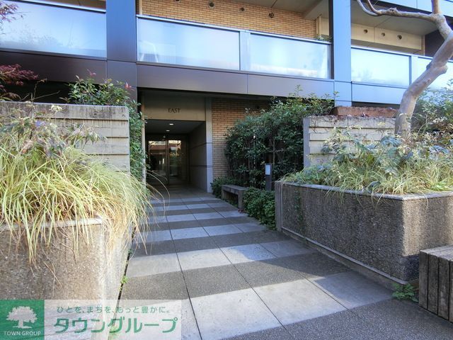 エントランス　2025年12月撮影  　　WEST棟