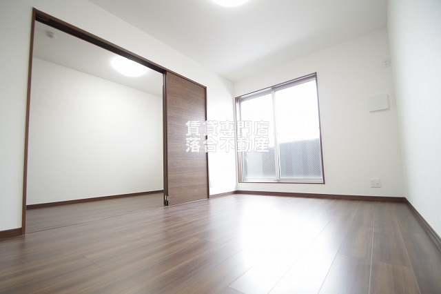 居室・リビング　南西向きの明るいリビング♪