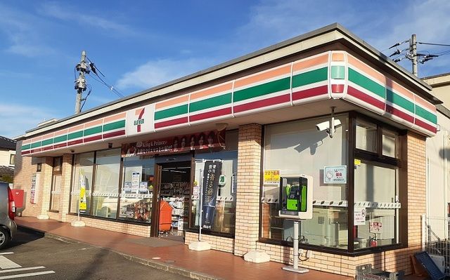 コンビニ　セブンイレブン福島渡利店（コンビニ）まで550m