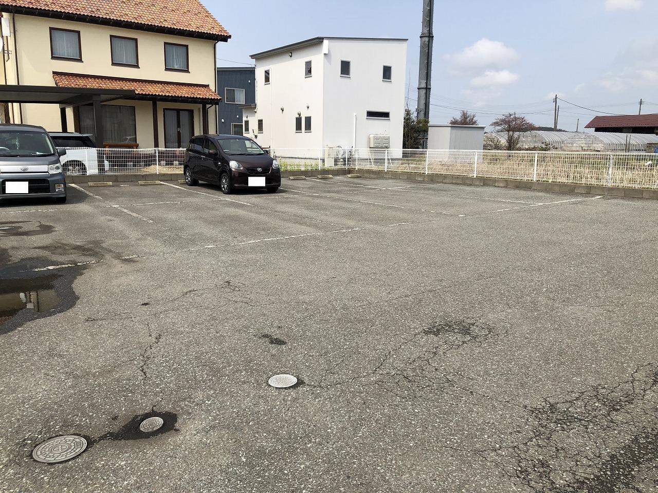 エントランス　駐車場