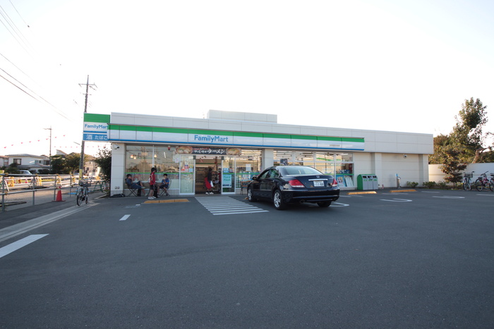コンビニ　ファミリーマート 金森町田街道店（コンビニ）まで326m