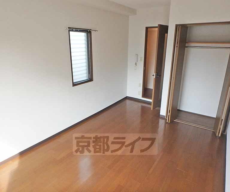 居室・リビング　２面採光のお部屋です