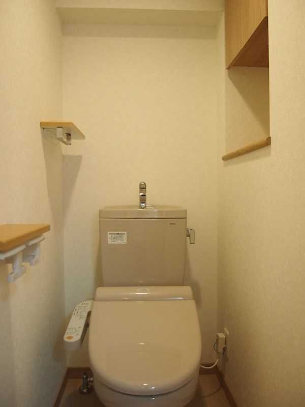 トイレ　（別タイプ参考写真ルーブル豊島千川　豊島区高松３