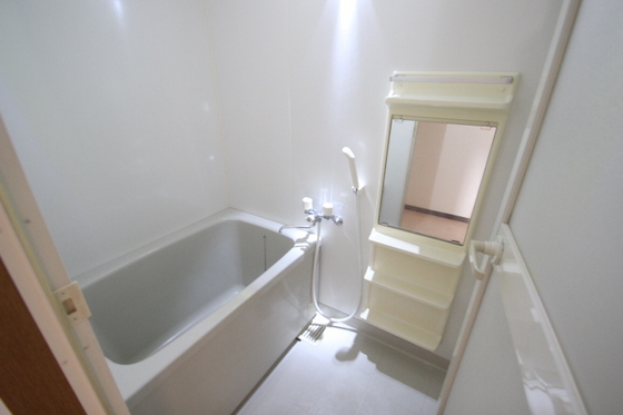 バス・シャワールーム　※別部屋の写真です