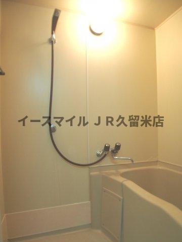 バス・シャワールーム　コンパクトで使いやすいお風呂です
