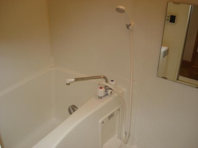 バス・シャワールーム　浴室乾燥機付きのバスルーム