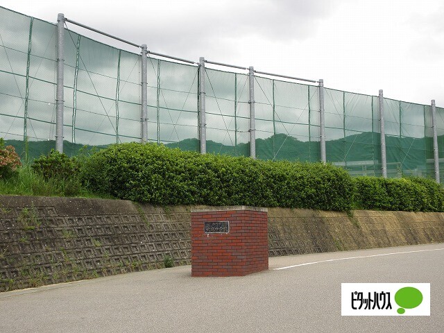 中学校　鳴門市立大麻中学校（中学校）まで575m