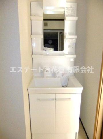 洗面設備　シャワー付き洗面化粧台