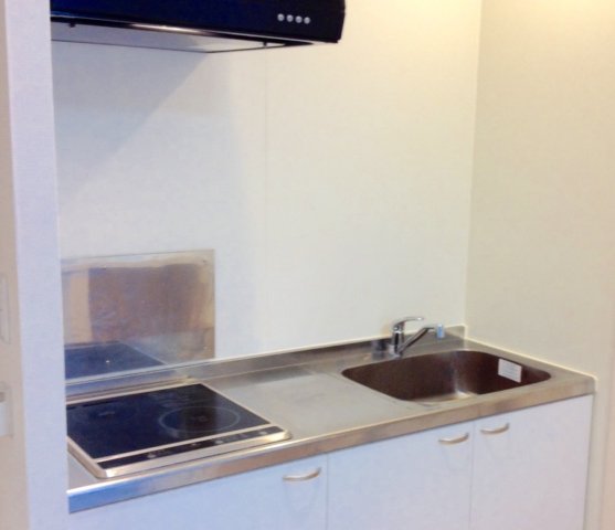 キッチン　ＩＨ対応コンロとラジエントヒーターコンロの2口あります！