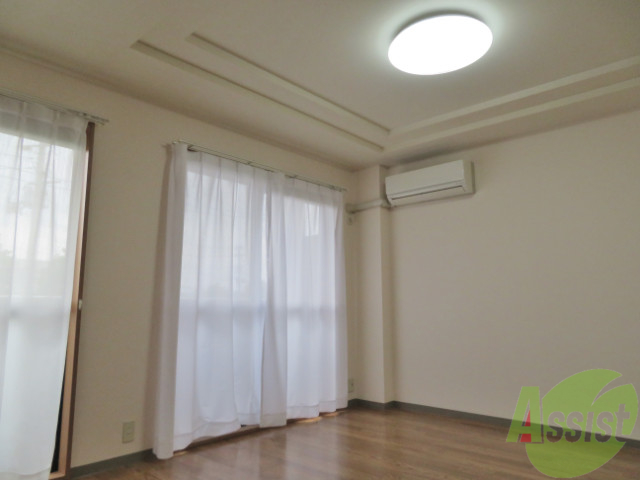 居室・リビング　リビングは１０．５帖と広いのでのんびり過ごせます。