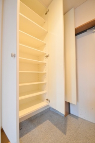 玄関　写真は別のお部屋です。※現況を優先