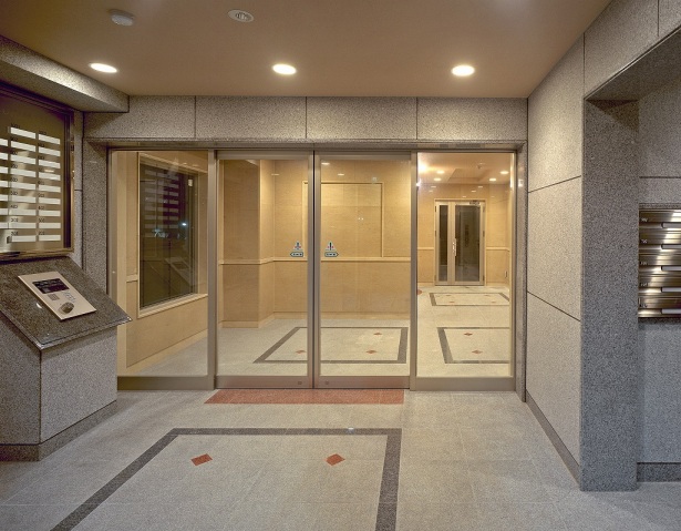 エントランス　写真は別のお部屋です。※現況を優先します