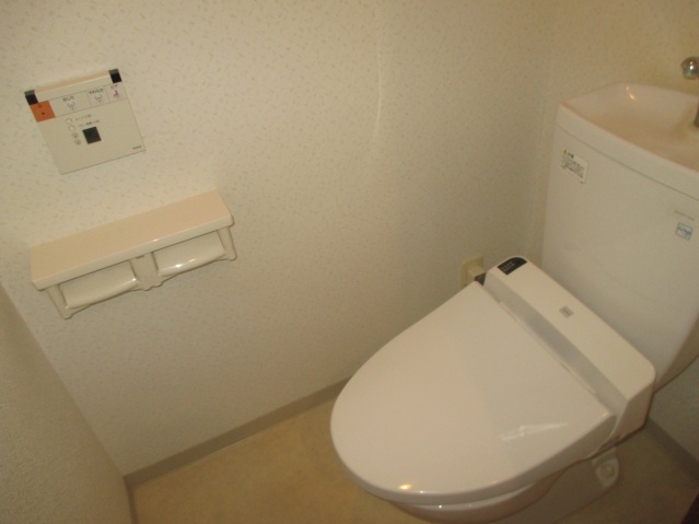 トイレ　写真は別のお部屋です。※現況を優先します