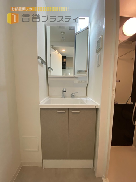 洗面設備　忙しい朝に嬉しい洗面台ですね。