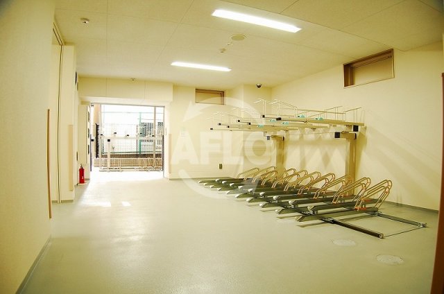 駐車場　エスライズ北堀江　駐輪場