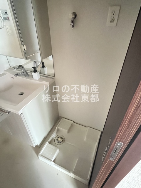 その他　洗濯機置き場は室内にあるので雨に濡れる心配はありません。