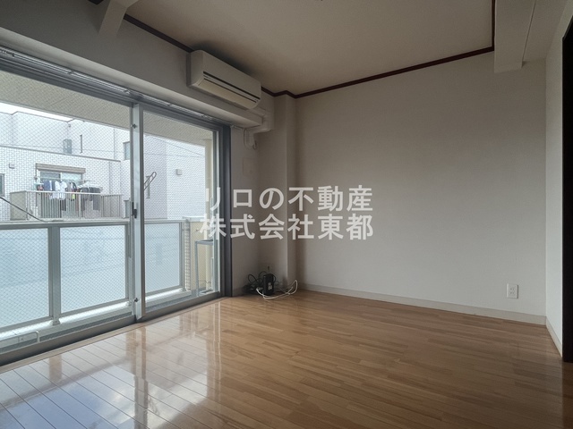 居室・リビング　南向きのお部屋！暖かな日差しが入ります♪