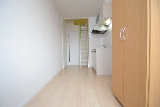 その他部屋・スペース　開放的な寝室です